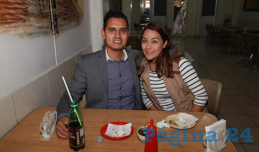 En Loncher&iacute;a Molino Rojo compartieron el pan y la sal Omar Pedroza L&oacute;pez y Ana Belinda Silva Ibarra