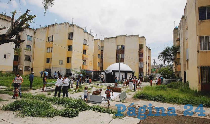 La estrategia del alcalde tapatío es convocar a vecinos de zonas aledañas a donde realiza proyectos sólo para ser parte de la foto, sin tomar en cuenta sus necesidades más apremiantes, como el combate a la delincuencia, que en muchas zonas no ocurre/Foto: Francisco Tapia 