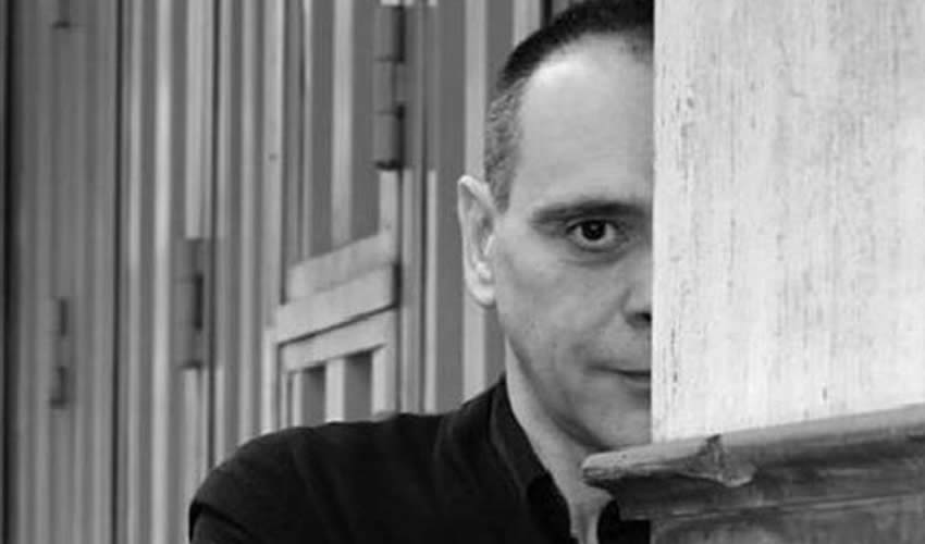 “La poesía es revelación en el límite del lenguaje, llega hasta lo que no se dice, hasta lo que no puede decirse, y, si hay suerte, da un paso más allá. Ese paso es decisivo para vivir”/Foto: Cortesía