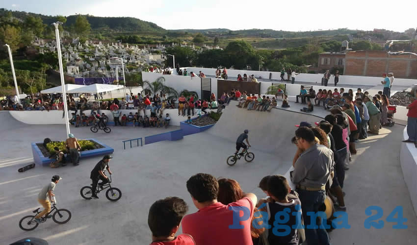 Adictos a los deportes extremos hicieron gala de sus habilidades para manejar la patineta y la minibicicleta, en el nuevo skatepark construido exprofeso para ello