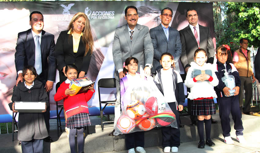 El alcalde de la capital señaló que a la fecha se han visto beneficiados alrededor de 100 planteles con la rehabilitación de sus instalaciones