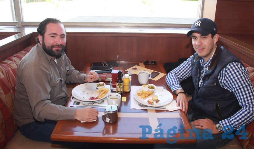 En el restaurante Toks del sur almorzaron Jos&eacute; Carlos Lozano Rivera Rio, subsecretario de organizaci&oacute;n del Comit&eacute; Ejecutivo Nacional del Partido Revolucionario Institucional (PRI), y Andr&eacute;s &Aacute;lvarez Guerrero