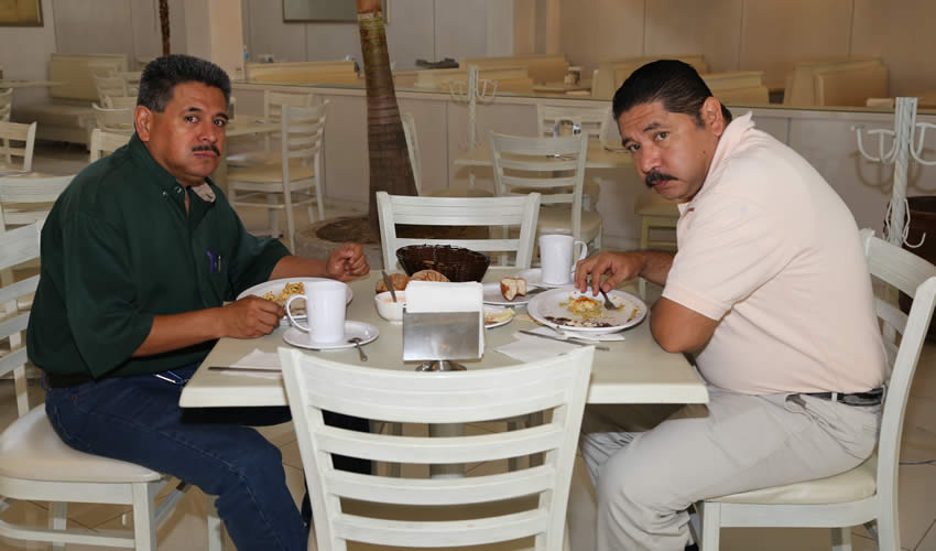 En el restaurante Del Centro almorzaron Jos&eacute; Olivares Ram&iacute;rez y Alfredo Arreola God&iacute;nez