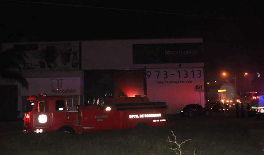El fuego se origino en la empresa HB Corrugados