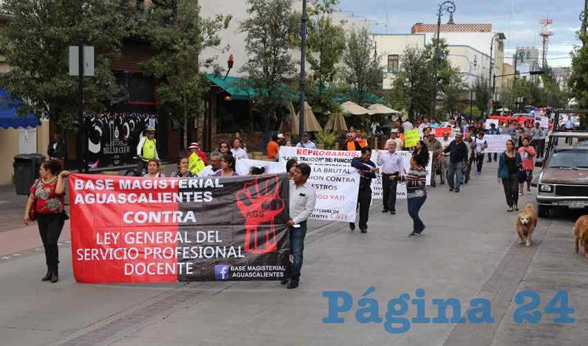 Marcha de la CNTE (Foto: Eddylberto Luévano Santillán)