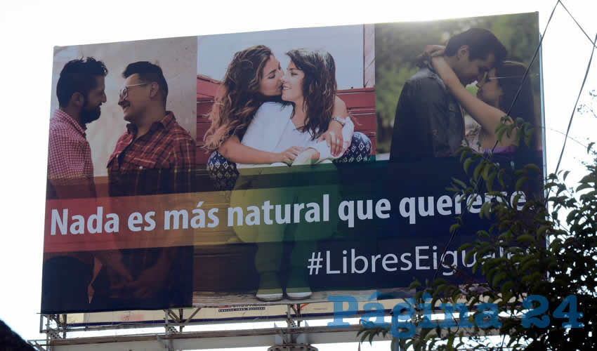 Anuncio espectacular en avenida Adolfo López Mateos