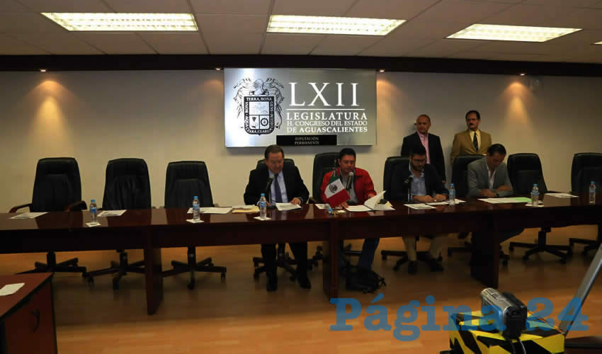 S&oacute;lo tres de los siete &ldquo;representantes populares&rdquo; que conforman la Diputaci&oacute;n Permanente se dignaron a asistir (Foto: Eddylberto Lu&eacute;vano Santill&aacute;n)