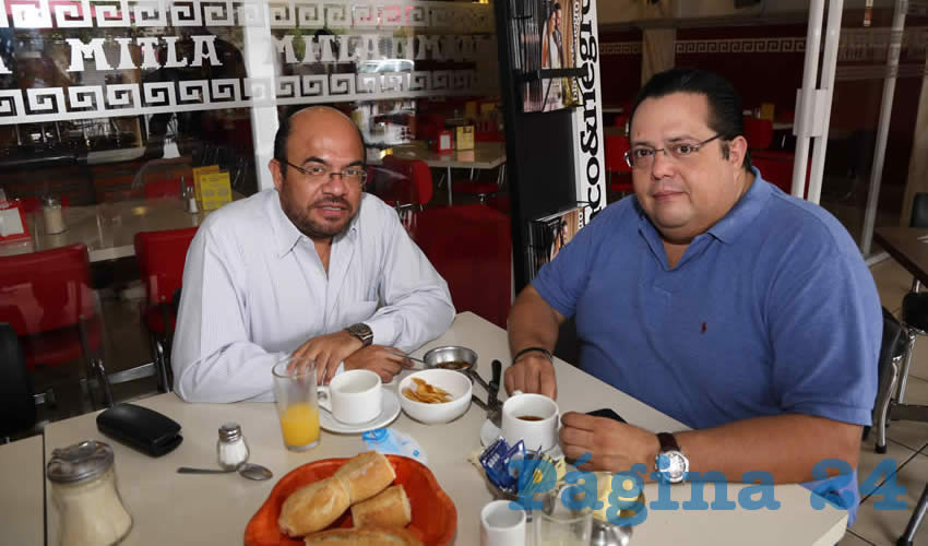 En el restaurante Mitla compartieron el pan y la sal &Oacute;scar G&oacute;mez Villalobos, empresario de bienes ra&iacute;ces, y Javier Chac&oacute;n de la Rosa, empresario