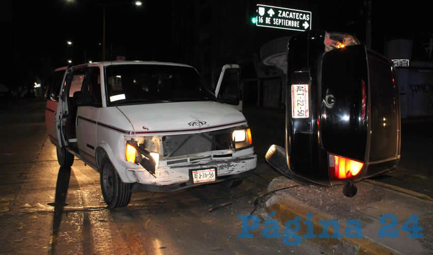 En el cruce de avenida López Mateos y calle 16 de Septiembre ocurrió el aparatoso choque