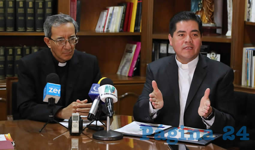 Raúl Sosa Palos y Carlos Alberto Alvarado Quezada, vicario y vocero de la Diócesis de Aguascalientes, respectivamente (Foto: Eddylberto Luévano Santillán)