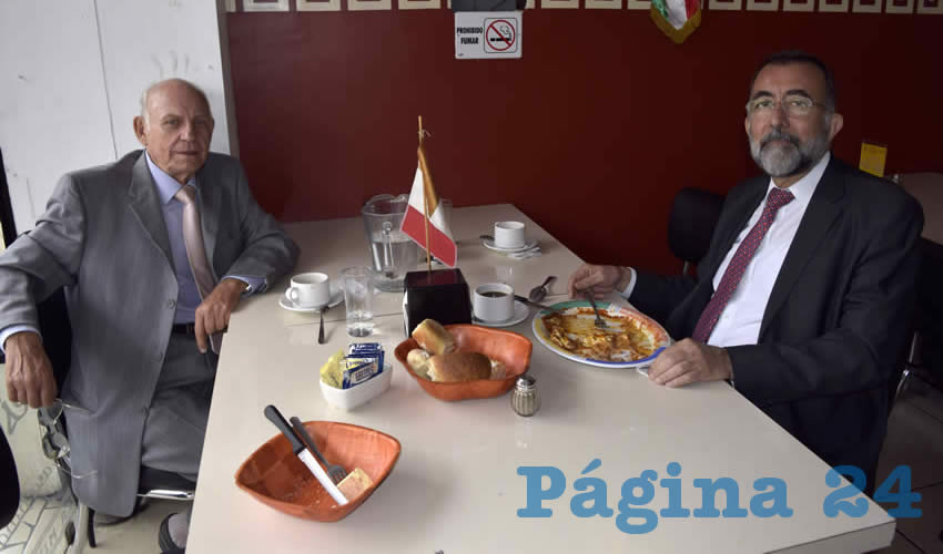 En el restaurante Mitla compartieron el pan y la sal V&iacute;ctor Manuel Gonz&aacute;lez G&oacute;mez, abogado, y Jes&uacute;s Eduardo Mart&iacute;n J&aacute;uregui, titular de la Comisi&oacute;n Estatal de los Derechos Humanos