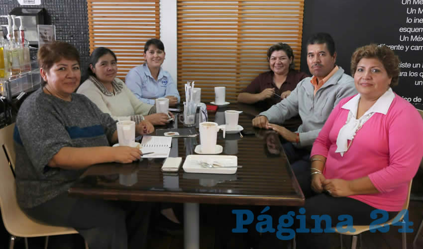 En Caf&eacute; Punta del Cielo departieron Luz Mar&iacute;a Ram&iacute;rez Parrales, Mar&iacute;a Guadalupe P&eacute;rez, Mirna Valdivia L&oacute;pez, Mar&iacute;a Isabel Ram&iacute;rez Parrales, Juan Manuel Lu&eacute;vano Agui&ntilde;aga y Elvia Olmos Guzm&aacute;n, en una reuni&oacute;n de la asociaci&oacute;n Vidas Integradas