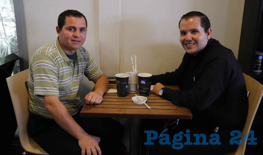 Jos&eacute; Alejandro Serna Mart&iacute;nez y Pedro Antonio Arceo Luna convivieron en Caf&eacute; Punta del Cielo