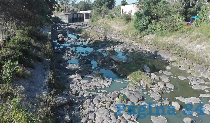 Vecinos de dos colonias tapatías padecen diariamente las pestilentes emanaciones del río San Juan de Dios, que se encuentra a cielo abierto; ese no es el peor de los males, pues el sitio ha sido elegido por el narco para tirar ejecutados/Fotos: Rafael Hernández Guízar 