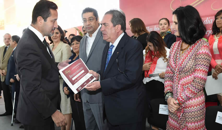 Capacidad y honestidad son elementos clave para asegurar la permanencia de los trabajadores, más allá de preferencias políticas