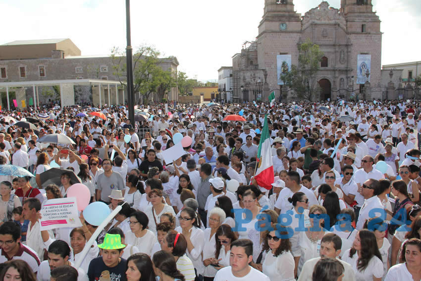 Miembros del Frente Nacional de la Familia ponderaron la participación de los ciudadanos, en su mayoría familias (Fotos: Juan Fernando Reyes Ortega)