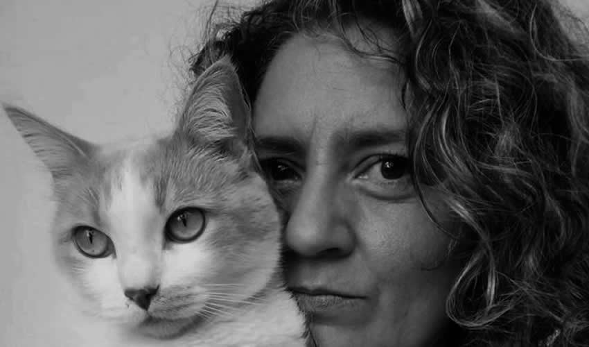 “A mí me gusta mucho cuando veo un interés por el lenguaje y a partir de él trastoque algo ordinario que puede ser una representación simbólica, o puede ser desde un plato, algo muy cotidiano, en un sentido honesto”, Karla Sandomingo/Foto: Cortesía