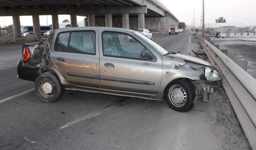 El automóvil Nissan Platina sufrió los mayores daños