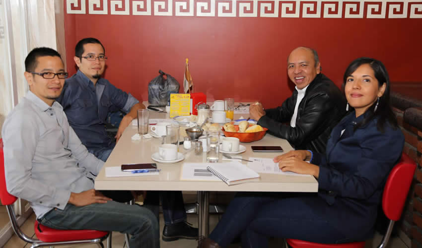 En el restaurante Mitla almorzaron Alfonso Rivero Luna, David Rivero Luna, Gabriel Su&aacute;rez Delgado y Patricia Quiroz Rangel