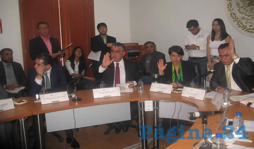 Los diputados miembros de la comisión de justicia “analizaron” los tomos donde supuestamente se demuestra el “buen desempeño” del magistrado papá del gobernador, por lo que a su juicio no vieron problema en no ratificarlo/Foto: Francisco Tapia