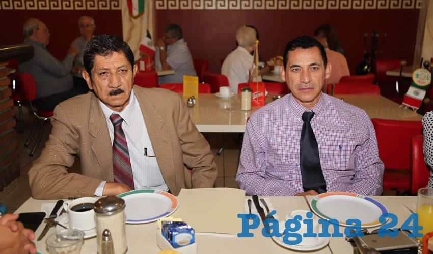 Refugio Mar&iacute;n Ruiz, secretario general de la Confederaci&oacute;n Regional de Obreros y Campesinos (CROC), y David Ram&iacute;rez Padilla, gerente del &aacute;rea de Enlace y Gesti&oacute;n del Infonavit Aguascalientes, almorzaron en el restaurante Mitla