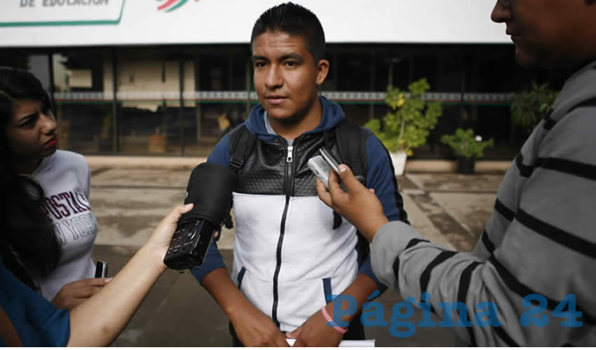 José Guadalupe Delgado: “Hay profesores que están cubriendo varias áreas en diferentes licenciaturas, entonces ya es una carga excesiva de trabajo, tenemos más de un mes que iniciamos clase y no se resuelve nada” (Foto: Merari Martínez Castro