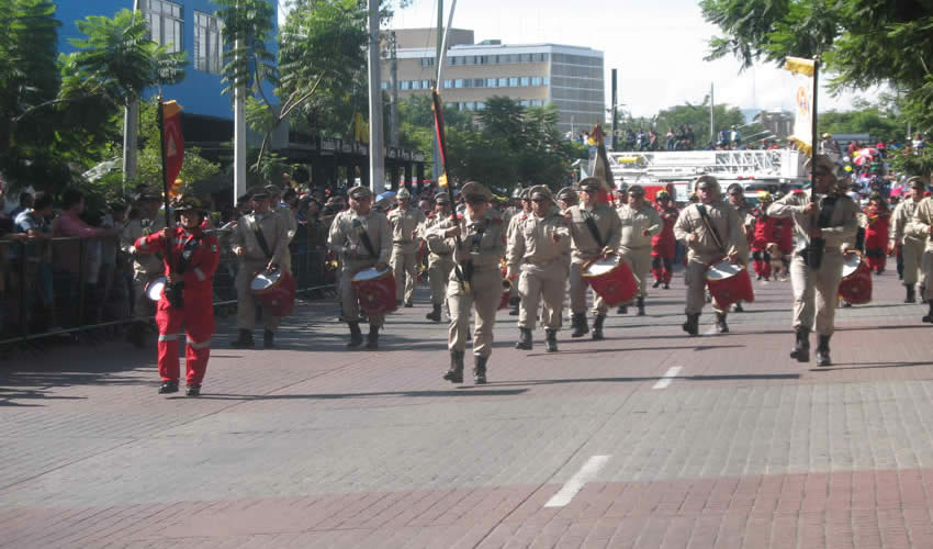 Las fuerzas del estado y del ejército participaron en el desfile, haciendo gala del equipamiento que poseen 