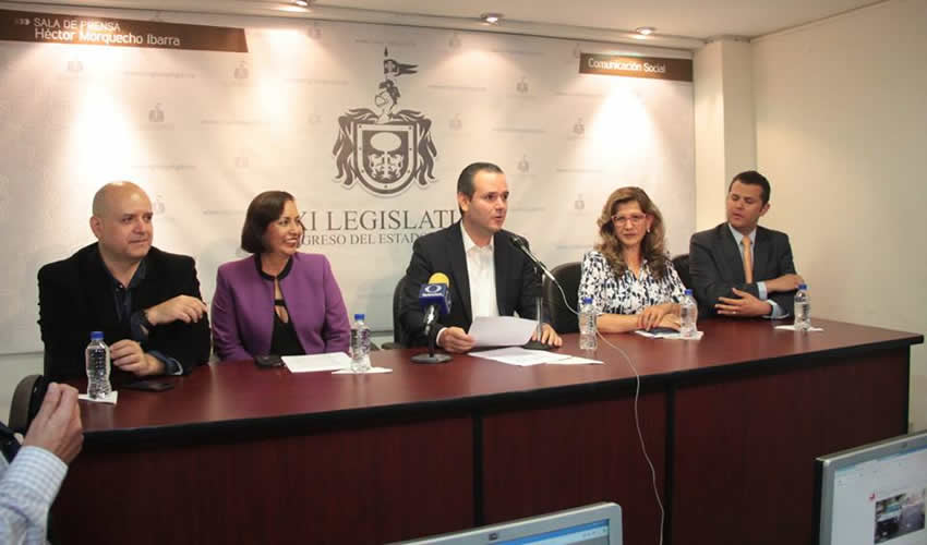 “La falta de debate y claridad mostradas por el presidente Enrique Peña Nieto y el gobierno federal, han sembrado un miedo fundado para la mayoría de padres sobre los límites y alcances de su derecho a educar y formar a sus hijos, en temas tales como la llamada ideología de género y el inicio de la actividad sexual”, consideró el diputado panista Miguel Monraz/Foto: Francisco Tapia 