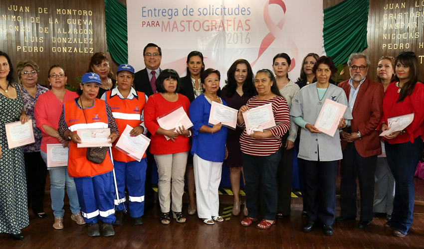 María Elena Muñoz de Martín del Campo, en representación del Alcalde de Aguascalientes, presidió la edición 2016 de la Entrega de Solicitudes para Mastografía