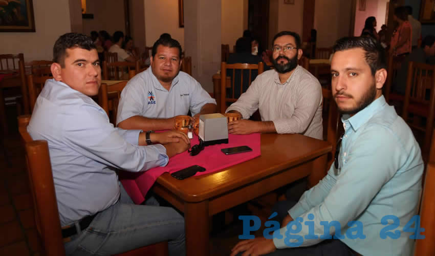 En La Mestiza compartieron el pan y la sal Ad&aacute;n Valdivia L&oacute;pez, presidente municipal electo de Calvillo; Manuel Alejandro Monreal D&aacute;vila, regidor electo del Municipio de Aguascalientes; Ismael Valdivia Mart&iacute;nez y Miguel Saucedo Villalobos