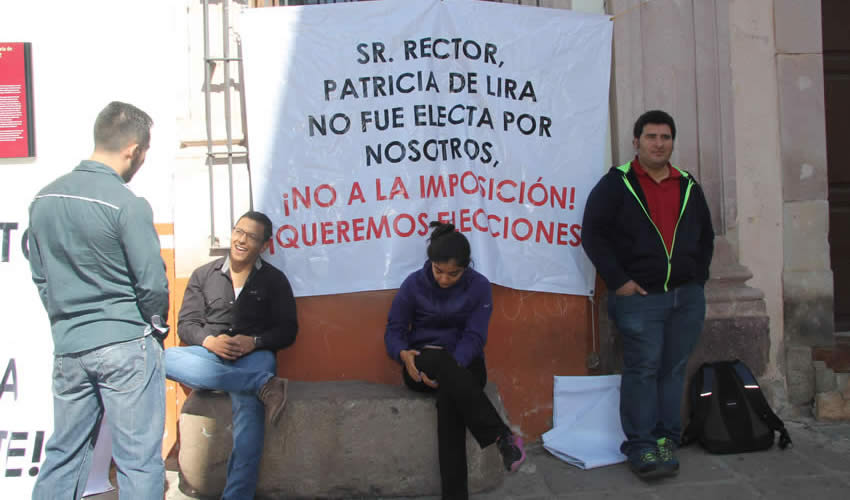 Manifestantes: Solicitamos que el rector cumpla su palabra y atienda las promesas que hizo con los estudiantes (Foto: Rocío Castro Alvarado)