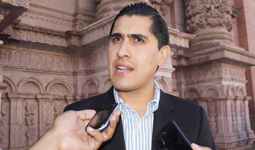 Carlos Peña Badillo: “Nos fijamos como límite presentar esta iniciativa durante el primer bimestre de actividades de la 62 Legislatura y como fue un compromiso de Alejandro Tello esto se revise y analice” (Foto: Merari Martínez Castro)