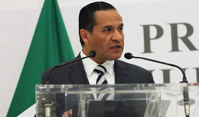 Sobre Gómez Cobos, el fiscal Almaguer había señalado que “cuenta con todo el apoyo y respaldo de la fiscalía general. Conozco de su integridad y cómo ha logrado ir disminuyendo y generando una estabilidad en los centros penitenciarios”