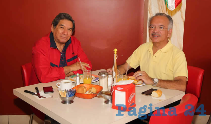 En el restaurante Mitla compartieron el pan y la sal Ram&oacute;n Torres Armenta, abogado, y Francisco Trejo Cebri&aacute;n, gobernador del Club Rotario