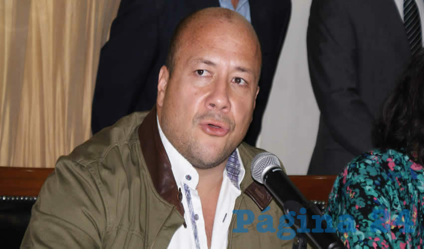 “La calidad del servicio se tiene que garantizar, esa es la responsabilidad del gobierno del estado, y es donde creemos nosotros que no se ha hecho un trabajo correcto por parte de la autoridad estatal”, se lanzó el alcalde Enrique Alfaro contra la ineptitud del gobernador Aristóteles Sandoval y su secretario de Movilidad, Servando Sepúlveda/Foto: Archivo Página 24