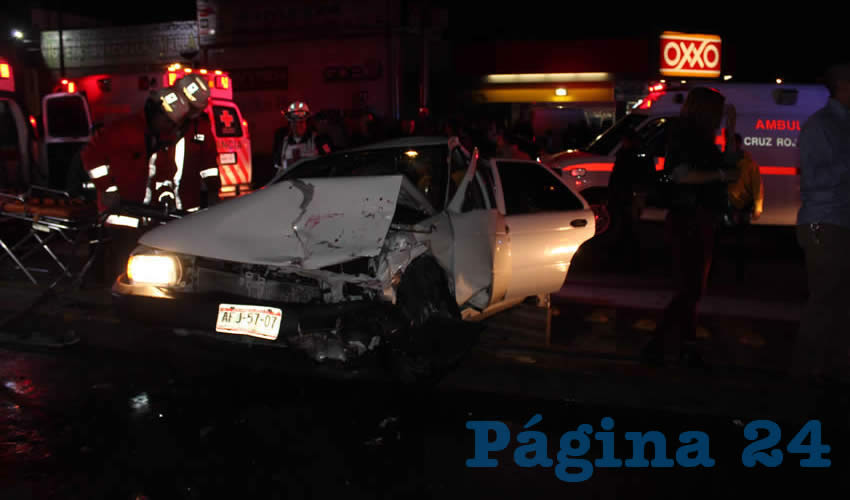 El Nissan Tsuru blanco que tripulaban Juan Camacho Barradas y Noem&iacute; Contreras