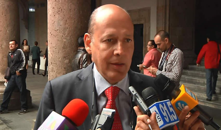 “En días anteriores tuvo algunos reflejos, ahorita ya no tiene reflejos, ya no tiene ningún medicamento para sedación y cada vez sus condiciones se deterioran más, el pronóstico para nosotros es muy grave a corto plazo”, detalló Marcelo Castillero Manzano, delegado del IMSS sobre el estado de Elizabeth Flores, atacada a balazos hace 12 días/Foto: Francisco Andalón López