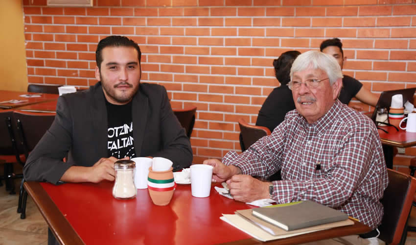 En el restaurante Las Antorchas compartieron el pan y la sal Aldo Ruiz S&aacute;nchez, presidente del Comit&eacute; Directivo Estatal de Morena, y Manuel de Jes&uacute;s Ba&ntilde;uelos Hern&aacute;ndez, representante de Morena ante el Organismo P&uacute;blico Local Electoral (OPL)