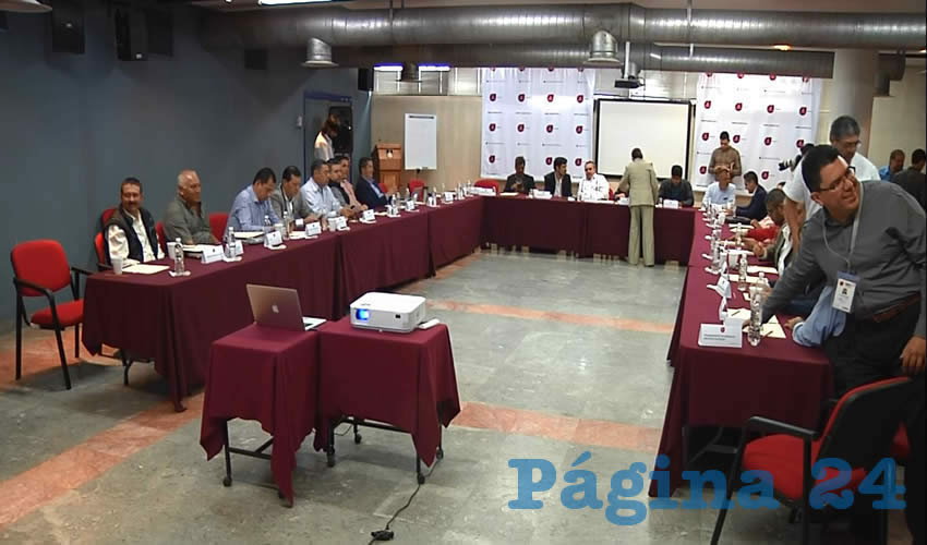En sesión de la comisión tarifaria se argumentó el aumento de los insumos como motivo para aumentar el costo; sin embargo, se debe tener en cuenta el aspecto social, que será conocido a través de una encuesta a los usuarios; con ambos aspectos se determinará si aumenta y a cuánto/Fotos: Francisco Andalón López