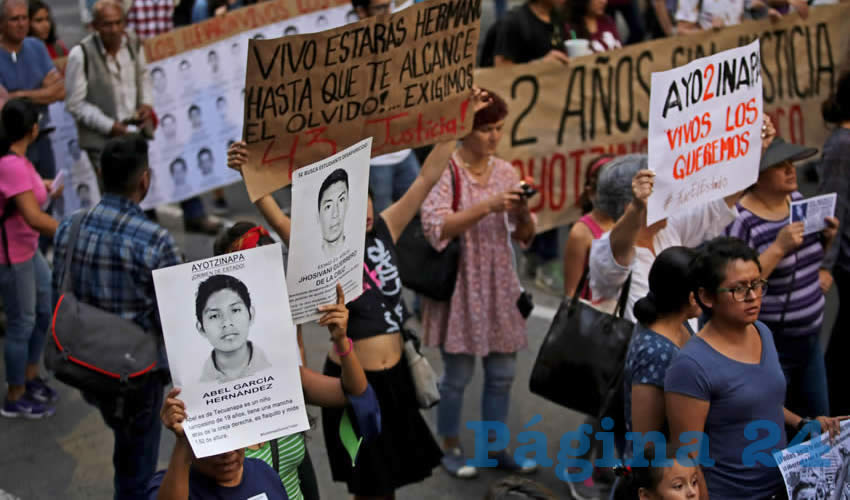 A dos años de la desaparición forzada de 43 estudiantes de la normal rural “Raúl Isidro Burgos”, los diferentes movimientos que han surgido en el país han demostrado la unión de la población mexicana, cansada de la corrupta administración que controla al país, aunque aún es necesario que más ciudadanos se sumen contra el mal gobierno/Foto: Cuartoscuro 