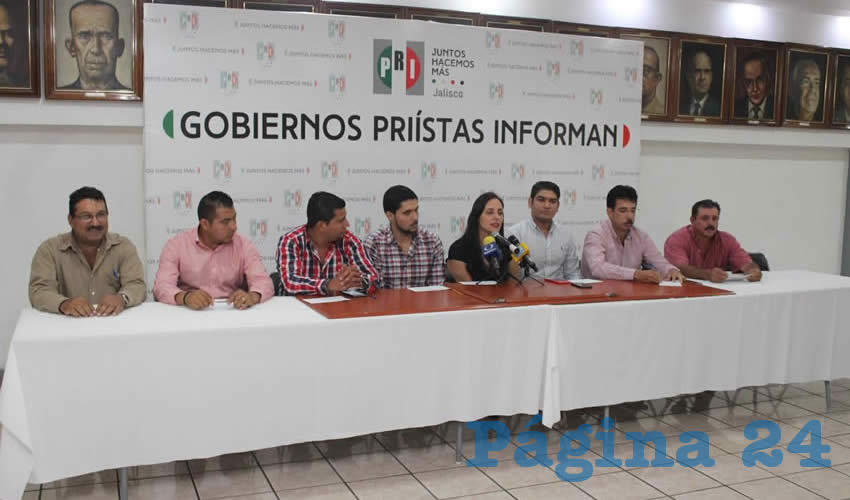Tras cumplir un año de gobierno, los presidentes municipales del distrito 19 dieron una rueda de prensa para informar sobre las necesidades que hay en sus comunidades, así como lo que han hecho para –dijeron– mejorar la situación de sus gobernados/Foto: Francisco Andalón López 