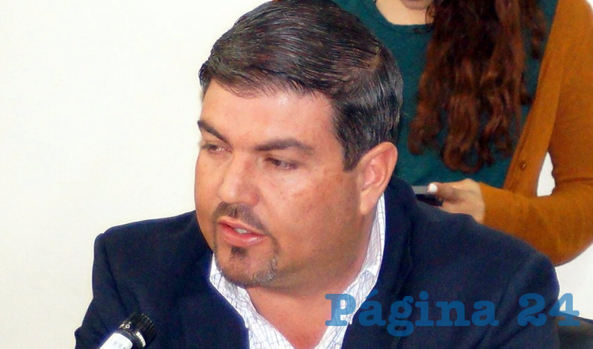 Omar Hernández Hernández, diputado del PVEM, dijo que de ser necesario se podrían tomar acuerdos desde la Junta de Coordinación Política para que el tema se discuta más, y en su caso permitir mayor participación ciudadana en la comisión tarifaria, si ésta no desaparece/Foto: Archivo Página 24