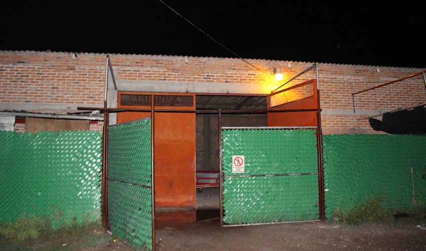 La entrada al taller situado en Ejido Garabato, Pozo 4, colonia Loma Verde, en Pabellón de Arteaga
