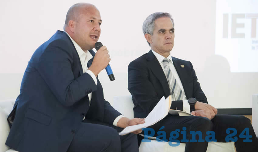 El alcalde Enrique Alfaro Ramírez, con dinero del pueblo, fue a la Ciudad de México a dictar una “conferencia sobre la pobreza”, mientras Guadalajara padece los graves problemas de inseguridad, falta de servicios públicos y lacerante miseria, que prometió “exterminar” cuando andaba pidiendo el voto para gobernar la capital tapatía/Foto: Cuartoscuro