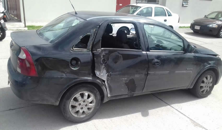 Contra este veh&iacute;culo Chevrolet Corsa choc&oacute; Jorge Esparza Esparza