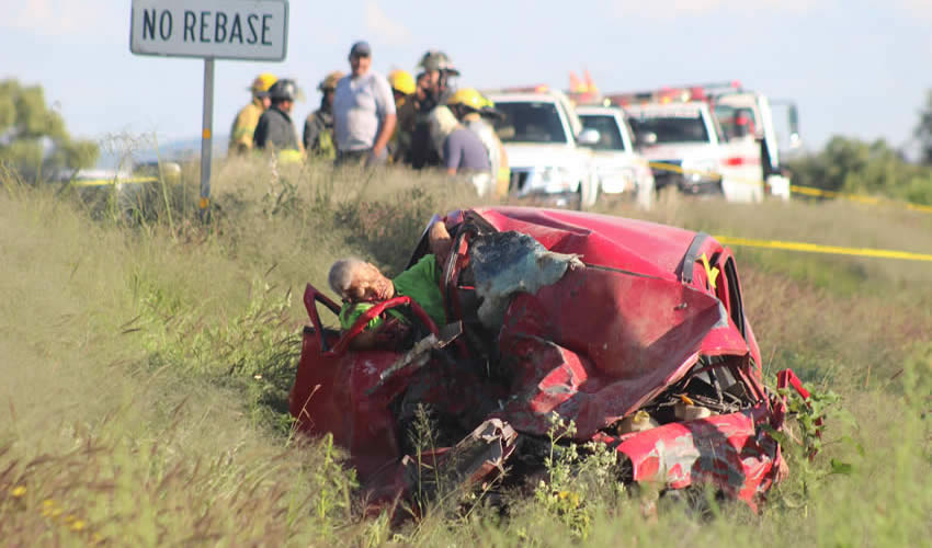 Totalmente destrozado quedó el auto en que viajaba Karen junto a su padre y su abuelo