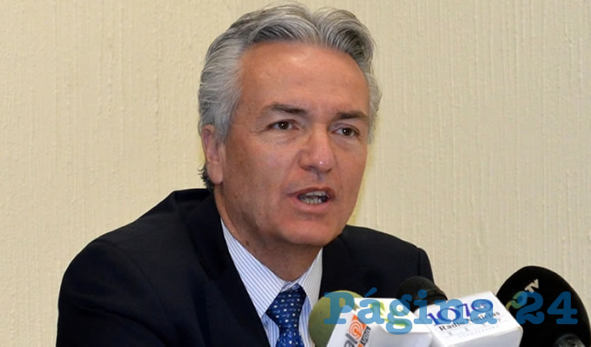 El regidor panista Alfonso Petersen Farah, quien también preside la comisión que da seguimiento a las obras de la línea 3, manifestó que los apoyos a los afectados se centran en la condonación de 50 por ciento en el pago del predial; sin embargo, admitió que aún faltan más personas de recibirlo/Foto: Archivo Página 24