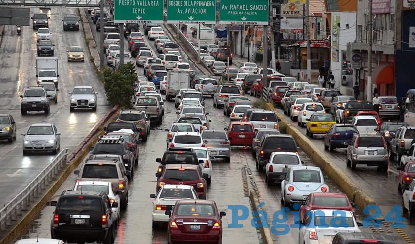 Cansados de la excesiva carga vehicular, los vecinos exigen a la Semov tomar cartas en el asunto/Foto: Cortesía