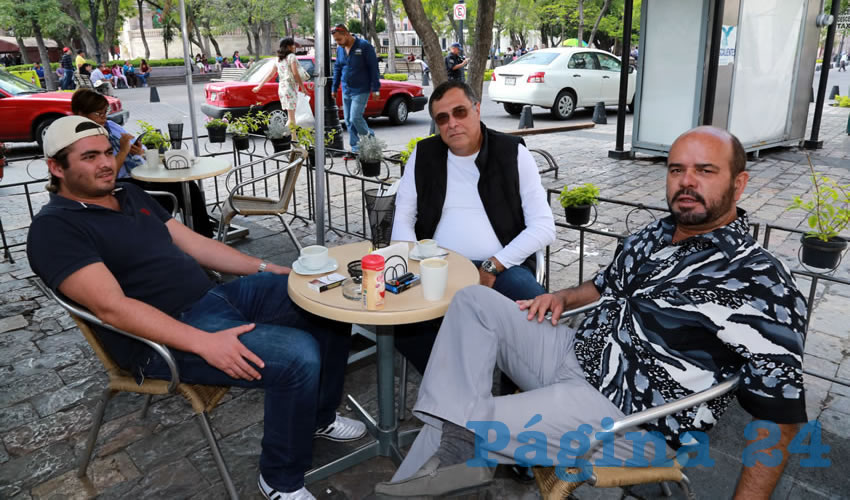 En Caf&eacute; Catedral departieron Adri&aacute;n M&aacute;rquez Cervantes, Enrique Garrido Fayad y Jorge Orozco Sierra