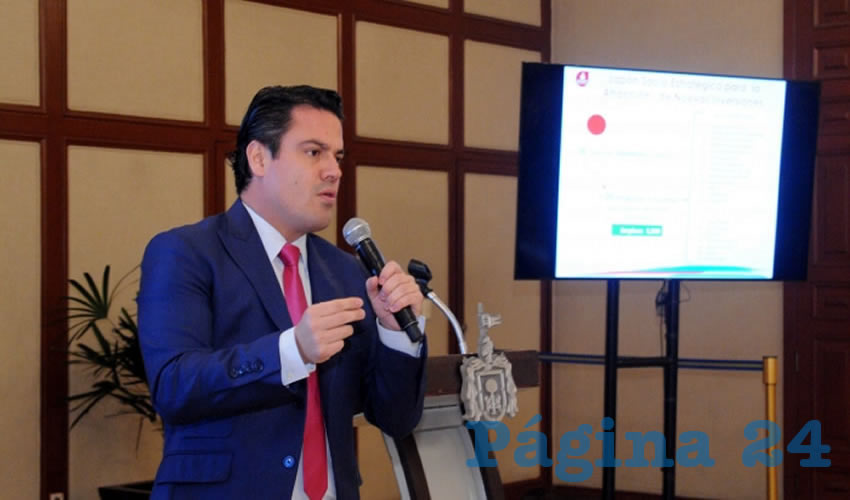 El gobernador de Jalisco dijo que como interlocutor –no como espectador– del conflicto en el aeropuerto, no permitirá “que se siga viendo dañada la imagen del estado”, por lo que pedirán a la SCT llegue a un acuerdo con los inconformes para que el estado “no pague los platos rotos” de este proceso judicial/Foto: Francisco Andalón López
